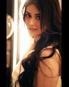 Priyanka Jawalkar: క్యూట్ లుక్స్ తో మెస్మరైజ్ చేస్తోన్న బ్యూటీ..