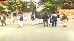 KMC Election 2021: ৫৩ নং ওয়ার্ডের তালতলা এলাকায় পুলিশের সামনে তৃণমূল-কংগ্রেসের 'হাতাহাতি'! | Bangla News