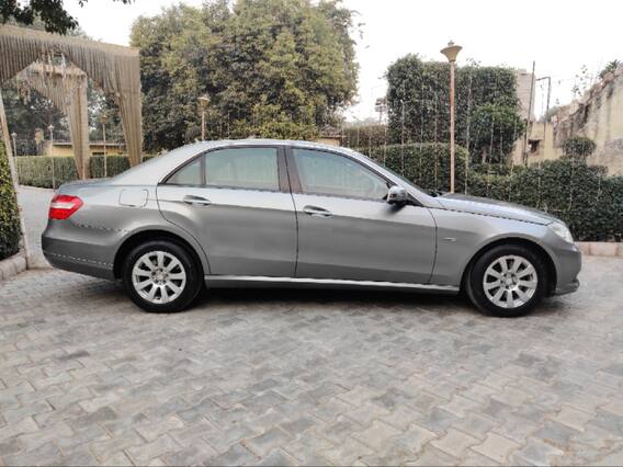 Mercedes-Benz: सिर्फ 7.65 रुपये में मिल रही मर्सिडीज बेंज की ये लंबी कार, लेकिन सावधानी बरतने की जरूरत Mercedes-Benz: सिर्फ 7.65 रुपये में मिल रही मर्सिडीज बेंज की ये लंबी कार, लेकिन सावधानी बरतने की जरूरत
