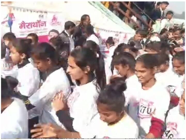 UP Election 2022 uproar in Meerut Marathon girls accuse Congress leaders of cheating ANN UP Election 2022: मेरठ मैराथन में लड़कियों का हंगामा, कांग्रेस ने BJP, RSS पर कार्यक्रम की नाकामी का फोड़ा ठीकरा