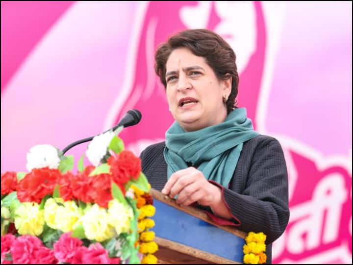 Yogi Adityanath-led Govt busy tapping Opposition's phones, alleges Priyanka Gandhi Vadra Priyanka Gandhi Vadra : বিরোধীদের ফোনে আড়ি পাতছে যোগী-সরকার, অভিযোগ প্রিয়ঙ্কার