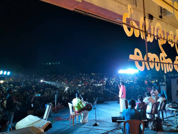 நீலம் பண்பாட்டு மையம் “மார்கழியில் மக்களிசை“ நிகழ்ச்சியை நடத்தி வருகிறது.