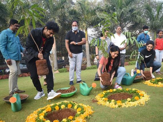 Green India Challenge: మా బాధ్యత పూర్తైంది.. మీరు భాగస్వాములు కావాలంటున్న హీరో నాని Green India Challenge: మా బాధ్యత పూర్తైంది.. మీరు భాగస్వాములు కావాలంటున్న హీరో నాని