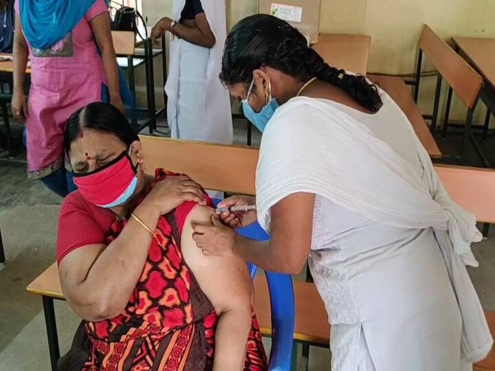 Dindigul District Administration announces that 100 percent people have paid the first installment of vaccine 1, 69, 432 முதல் தவணை கொரோனா தடுப்பூசி செலுத்துவதில் 100% இலக்கை எட்டிய திண்டுக்கல் மாநகராட்சி