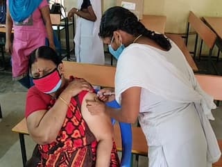 முதல் தவணை கொரோனா தடுப்பூசி செலுத்துவதில் 100% இலக்கை எட்டிய திண்டுக்கல் மாநகராட்சி