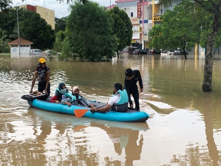 மலேசியாவில் மழை வெள்ளம் காரணமாக 22 ஆயிரம் பேர் முகாமில் குடியேற்றம் !