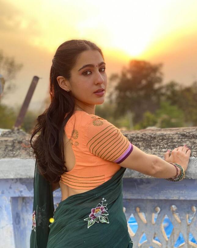 चित्रपटात सारासोबत अभिनेता अक्षय कुमार आणि धुनष हे देखील  'अतरंगी रे' चित्रपटात  प्रमुख भूमिकेत दिसणार आहे.  (sara ali khan/instagram)