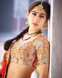लहंगा पहनकर Sara ali Khan ने घुमाया बल्ला तो क्लीन बोल्ड हुए फैंस, सादगी पर मर मिटा दिल