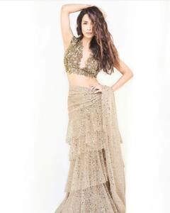 Malika Arora Photo: साड़ी में भी मलाइका का नहीं है कोई तोड़, हुस्न के जादू से कुछ यूं गिराती हैं बिजलियां