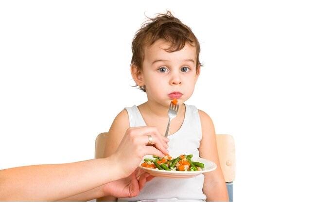 Food Allergy:6 મહિના પછી બાળકમાં ઘન ખોરાક શરૂ થાય છે. આવી સ્થિતિમાં ઘણા બાળકોને અમુક ખાદ્ય પદાર્થોથી એલર્જી થઈ જાય છે. બાળકોને ઝાડા, ચામડી પર ફોલ્લીઓ અથવા અન્ય લક્ષણોનો અનુભવ થઈ શકે છે.