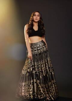 Sara ali khan : 'ब्लॅक ब्यूटी'; साराचा रॉयल लूक