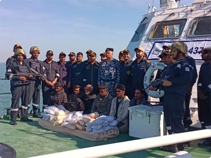 Indian Coast Guard and ATS Gujarat jointly apprehend 400 crore heroin from Pakistani boa ਪਾਕਿਸਤਾਨ ਦੀ ਸਾਜ਼ਿਸ਼ ਨਾਕਾਮ, Coast Guard ਨੇ ਕਿਸ਼ਤੀ 'ਚੋਂ 400 ਕਰੋੜ ਦੀ ਹੈਰੋਇਨ ਫੜੀ