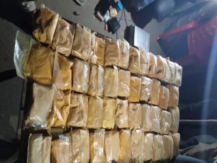 Pakistan Boat Carrying 77 kg Heroin Worth Rs 400 Crore seized Off Gujarat Coast Heroin Seized: ரூ.400 கோடி மதிப்புள்ள ஹெராயினை கடத்தி வந்த பாகிஸ்தான் படகு: 6 பேர் கைது!