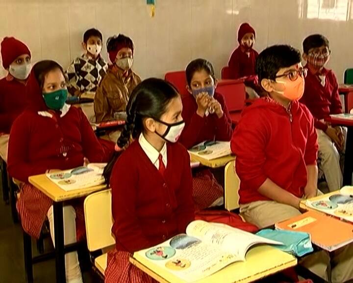 Rajkot Corona : RTO and education department alert after students found corona positive Rajkot : સ્કૂલના 4 વિદ્યાર્થીઓ કોરોના સંક્રમિત થતાં શિક્ષણ વિભાગ અને RTO થયું દોડતું