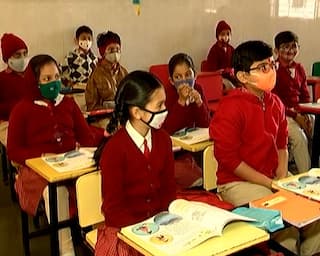 Rajkot : સ્કૂલના 4 વિદ્યાર્થીઓ કોરોના સંક્રમિત થતાં શિક્ષણ વિભાગ અને RTO થયું દોડતું