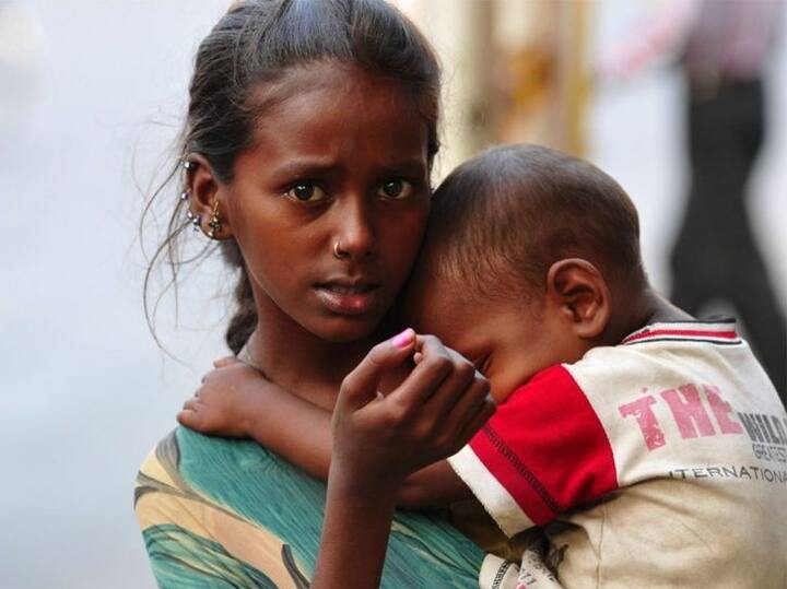 उत्तराखंड में अनाथ बच्चो को 21 साल की उम्र तक फ्री शिक्षा और तीन हजार रुपए हर महीने मिलेंगे. अनाथ बच्चों को रोजगार से पहले पूर्व प्रशिक्षण भी मिलेगा. अनाथ बच्चों को सरकारी नौकरियों में पांच फीसदी आरक्षण भी मिलेगा.