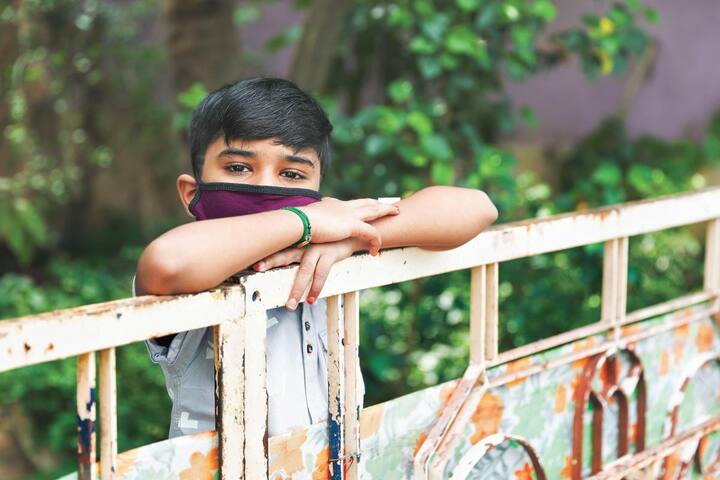 तमिलनाडु सरकार ने सावधि जमा के रूप में हर बच्चे को पांच लाख रुपए देनी की घोषणा की है. 18 साल होने तक ब्याज सहित पूरी रकम देने और स्नातक की पढ़ाई का खर्च भी सरकार उठाएगी. केयर टेकर को तीन हजार हर महीने मिलेंगे. अनाथ बच्चों को तीन लाख रुपए दिए जाएंगे.