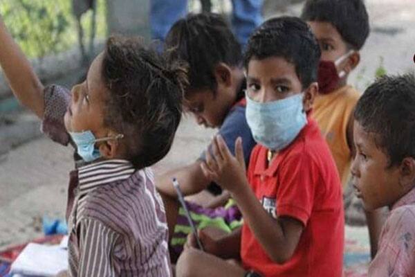 गुजरात में अनाथ बच्चों को 18 साल की उम्र तक 4000 रुपए दिए जाएंगे. पढ़ाई जारी रखने पर 6000 रुपए दिए जाएंगे. अनाथ बच्चों को छात्रवृत्ति और सभी सरकारी योजनाओं और शिक्षा लोन में प्राथमिकता मिलेगी.