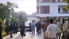 Akhilesh Yadav के करीबियों पर तीसरे दिन भी जारी रही IT की छापेमारी | Mudde Ki Baat