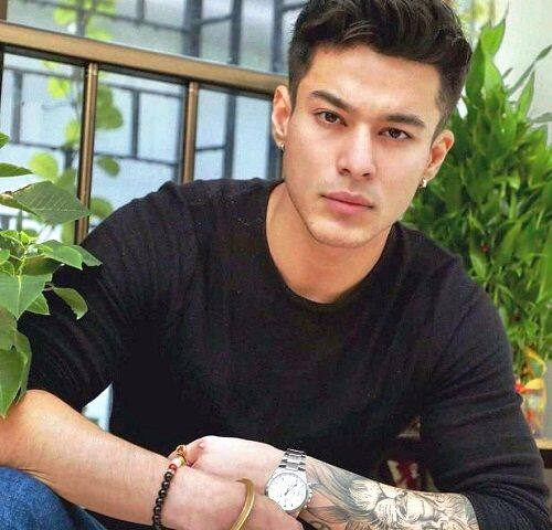 Pratik Sehajpal: मीडिया रिपोर्ट्स के मुताबिक, प्रतीक सहजपाल को 2 लाख रुपये एक हफ्ते के लिए मिल रहे हैं. प्रतीक भी शमिता की तरह बिग बॉस ओटीटी का हिस्सा रहे हैं.