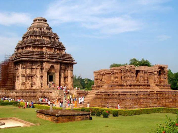 साम्बा से प्रसन्न होकर सूर्य देव ने उनका कोढ़ दूर कर दिया. जिसके बाद साम्बा ने सूर्य देव का एक मंदिर निर्माण का निश्चय किया. रोग नाश के उपरांत साम्बा को चंद्रभागा नदी में स्नान करते हुए सूर्य देव की मूर्ति मिली.