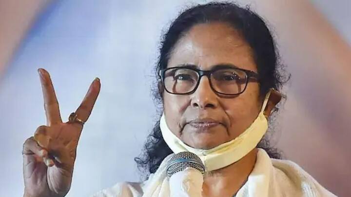 મમતા બેનર્જી પશ્ચિમ બંગાળના મુખ્યમંત્રી છે. તેઓ સતત ત્રીજી વખત રાજ્યના સીએમ બન્યા છે. વિદ્યાર્થી જીવનથી રાજકીય કારકિર્દી શરૂ કરનાર મમતા બેનર્જીએ ક્યારેય લગ્ન કર્યા નથી.