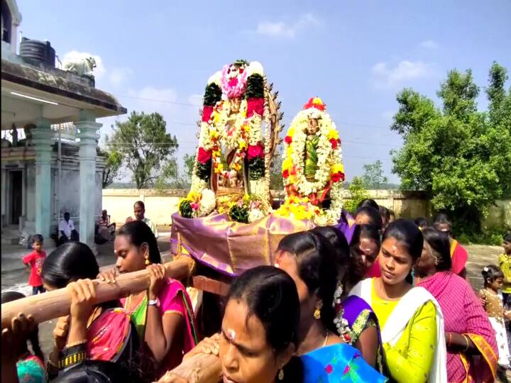 Arutra Darshan: Natarajar toothpick lifted only by women in Mayiladuthurai ஆருத்ரா தரிசனம்: மயிலாடுதுறையில் பெண்கள் மட்டும் தூக்கி சுமந்த நடராஜர் பல்லக்கு