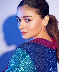 Alia Bhatt Photos : मिनी स्कर्ट अन् क्रॉप जॅकेट; आलिया भट्टचा क्लासी लूक