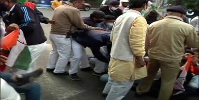 KMC Election 2021: As violence erupts voter gets injured oppositions blame TMC KMC Election 2021: ভোট দিতে গিয়ে আক্রান্ত হলেন ভোটারও, দিনভর অশান্তি শহর জুড়ে