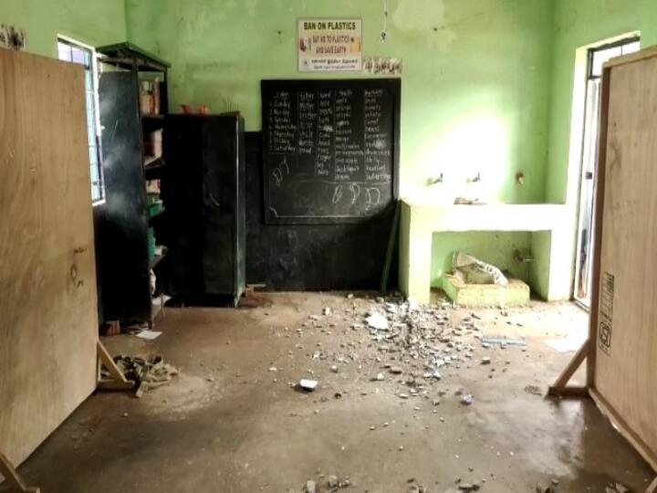 The roofs of 2 government schools in Cuddalore collapsed in the next 2 days கடலூரில் அடுத்தடுத்த 2 நாட்களில் 2 அரசுப்பள்ளிகளின் மேற்கூரைகள் உடைந்து விழுந்தது