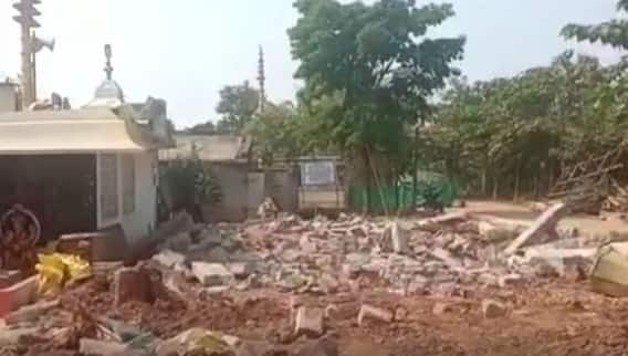 Bheemadolu Poojari: భీమడోలు సంతమార్కెట్ కామాక్షమ్మ ఆలయపూజారి ఆత్మహత్యాయత్నం