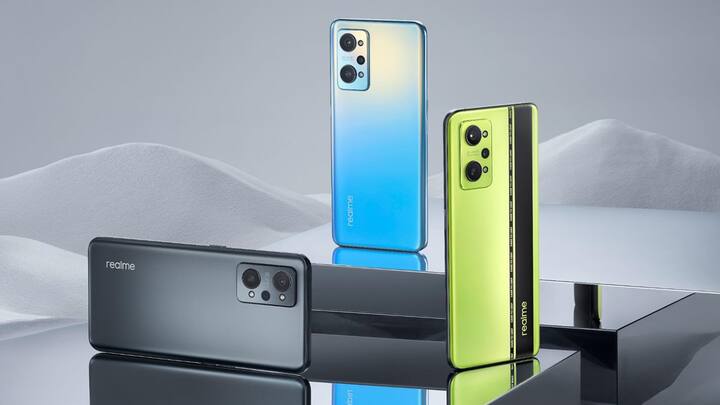 સ્પેશિફિકેશનની વાત કરીએ તો Realme GT 2 Proમાં Snapdragon 8 Gen 1 પ્રૉસેસર આપવામાં આવશે. આ સ્માર્ટફોનમાં 6.8- ઇંચની WQHD+ OLED સ્ક્રીન આપવામા આવી શકે છે. આનો રિફ્રેશ રેટ 120Hz નો હોઇ શકે છે. ફોનમાં 50-મેગાપિક્સલનો પ્રાઇમરી કેમેરાની સાથે ત્રિપલ રિયર કેમેરા સેટઅપ આપવામાં આવી શકે છે.