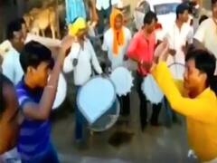 Watch: नागिन डांस करना दो युवकों को पड़ा भारी, नाग बनकर एक दूसरे का किया बुरा हाल
