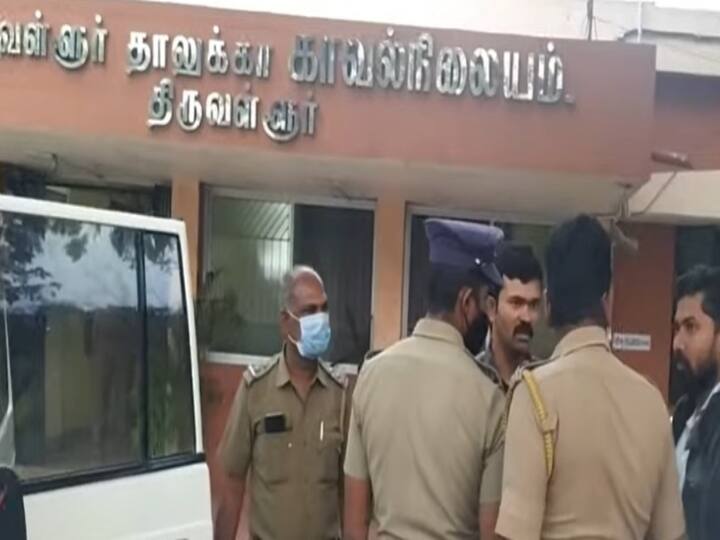 sattai duraimurugan remanded till 3-1-22 in Tiruvallur sub jail. Sattai Duraimurugan Remand: சமூக வலைதளங்களில் வதந்தி : கைது செய்யப்பட்ட சாட்டை துரைமுருகன் திருவள்ளூர் சிறையில் அடைப்பு..!