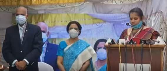 Nara Bhuvaneswari: వరద బాధితులకు చెక్కులు పంపిణీ చేసిన నారా భువనేశ్వరి