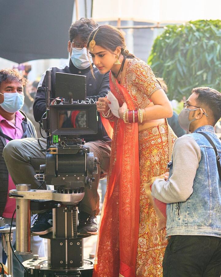 तिचे हे फोटो 'अंतरंगी रे' चित्रपटाच्या चित्रीकरणादरम्यानचे आहेत.(सौजन्य - सारा अली खान इंस्टाग्राम)