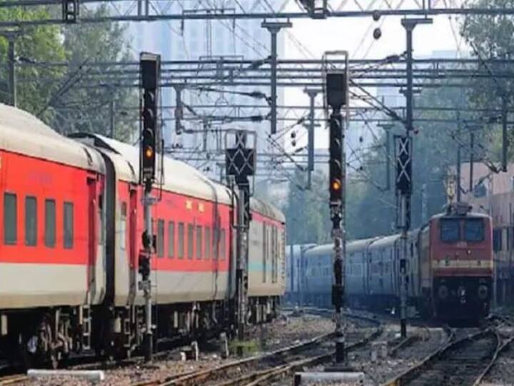 Farmers train stop agitation in Punjab, more than 40 trains cancelled, Vaishno Devi pilgrims stranded ਪੰਜਾਬ 'ਚ ਕਿਸਾਨਾਂ ਦਾ ਰੇਲ ਰੋਕੋ ਅੰਦੋਲਨ, 40 ਤੋਂ ਵੱਧ ਟ੍ਰੇਨਾਂ ਰੱਦ, ਵੈਸ਼ਨੋ ਦੇਵੀ ਗਏ ਸ਼ਰਧਾਲੂ ਫਸੇ