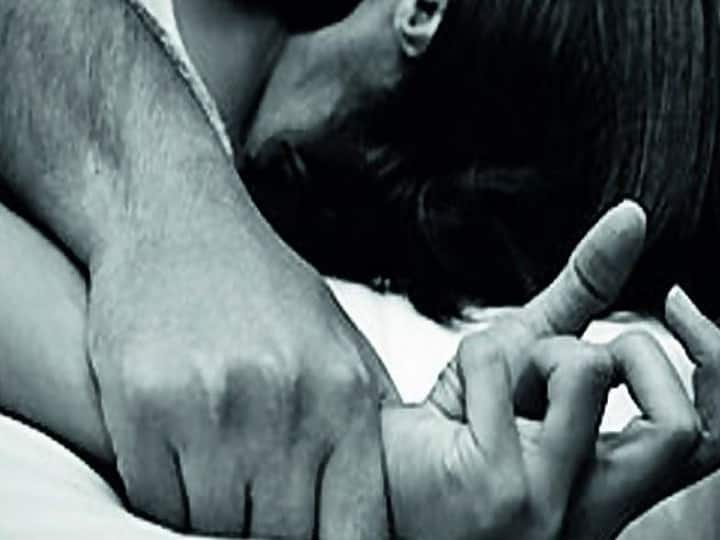 Hyderabad Crime: gang molestation over extramarital affair, woman, her partner attempt suicide ‛கள்ளக் காதலை போட்டுக்கொடுத்துடுவேன்’- கூட்டுப்பாலியல் வன்கொடுமைக்கு ஆளான பெண் காதலனுடன் தற்கொலை முயற்சி!