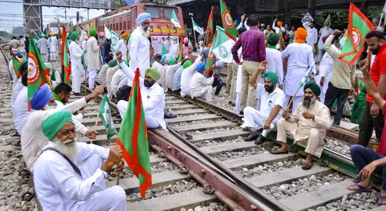 Punjab Farmers: Farmers will stop trains in Punjab, Kisan Mazdoor Sangharsh Committee will hold Chakka Jam at 4 places against hike in toll tax Punjab Farmers Protest: ਹੁਣ ਕਿਸਾਨਾਂ ਨੇ ਪੰਜਾਬ 'ਚ ਜਾਮ ਕੀਤੇ ਰੇਲਵੇ ਦੇ ਚੱਕੇ, ਦਿੱਲੀ ਤੋਂ ਬਾਅਦ ਹੁਣ ਪੰਜਾਬ 'ਚ ਵੀ ਕਿਸਾਨ ਦਿਖਾਉਣਗੇ ਤਾਕਤ