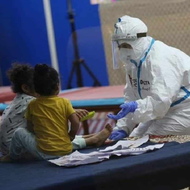 असम में अनाथ बच्चों के केयरटेकर को 3500 रुपए हर महीने मिलेंगे. अनाथ बच्चों को रिहायशी स्कूलों या संस्थानों में भेजा जाएगा. शादी के लिए योग्य लड़कियों को दस ग्राम सोना और 50 हजार रुपए. छात्रों को लैपटॉप मिलेगा.