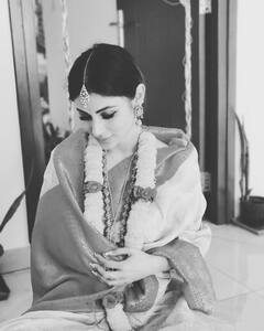 Mouni Roy ने 36 की उम्र में रचा ली गुपचुप कोर्ट मैरिज? सिल्क साड़ी और फूलों के हार पहने सामने आई तस्वीरें
