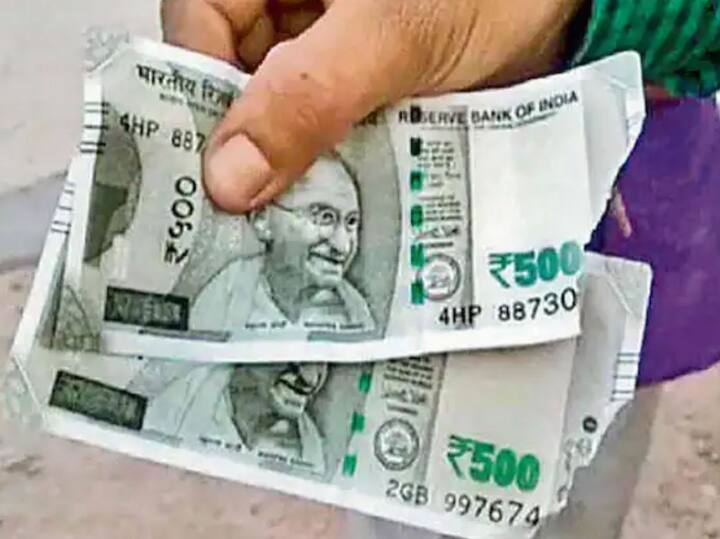 રિઝર્વ બેંક ઓફ ઈન્ડિયા (RBI) ના વર્ષ 2017 માટે એક્સચેન્જ કરન્સી નોટ નિયમો અનુસાર, જો તમને ATMમાંથી ફાટેલી નોટો મળે છે, તો તમે તેને બેંક સાથે બદલી શકો છો. કોઈપણ સરકારી બેંક તેને બદલવાની ના પાડી શકે નહીં.