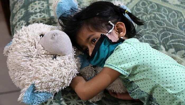 हरियाणा में अनाथ बच्चों के केयर टेकर को हर महीने 2500 रुपए मिलेंगे. पढ़ाई शुरू करने के बाद 18 साल की उम्र तक 12 हजार रुपए हर साल दिए जाएंगे. इसके अलावा बच्चों को देशभाल संस्थानों में रखा जाएगा और उनको 1500 रुपए हर महीने दिए जाएंगे. लड़कियों की पढ़ाई बालिका विद्यालयों में की जाएगी. अभी इनके खाते में 51 हजार रुपए डाले जाएंगे और शादी तक ब्याज राशि सहित इन्हें दे दिए जाएंगे. 8वीं से 12वीं तक के बच्चो को टैबलेट मिलेगा.