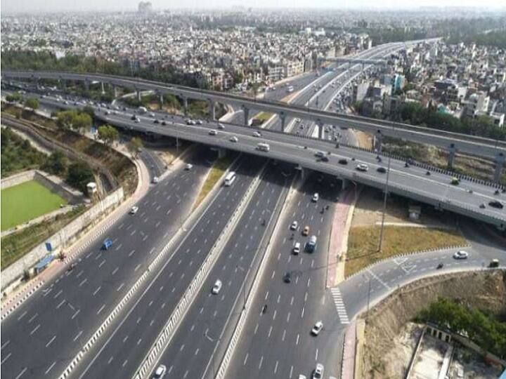 Delhi-Meerut Expressway Toll rates free rides end tax to be charged from December 25 Delhi-Meerut Expressway पर मुफ्त सफर खत्म, 25 दिसंबर से देना होगा टोल, जानें कितनी होगी जेब ढीली