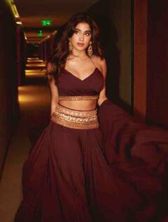 Janhvi Kapoor Photos: ઓફ શોલ્ડર હોય કે થાઇ હાઇ સ્લિટ ગાઉન, તમામ લૂકમાં જાન્હવી કપૂર લાગી સુંદર