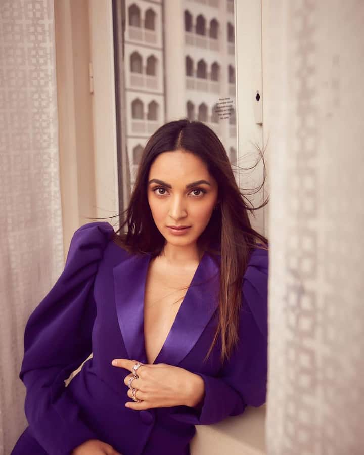 Kiara Advani can be seen wearing a formal outfit with balloon sleeves, which seems a bit of the place for this look. She kept her tresses open to complete her look. (Image courtesy - @kiaraaliaadvani/Instagram)