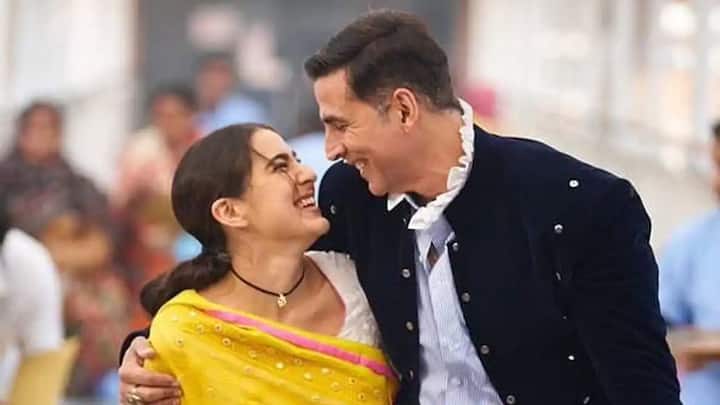 फिल्म ‘अतरंगी रे’ में अक्षय कुमार (Akshay Kumar) और सारा अली खान (Sara Ali Khan) की जोड़ी देखने को मिलेगी. आपको बता दें कि अक्षय कुमार की उम्र जहां 54 साल है. वहीं सारा अभी 26 साल की हैं. इस तरह दोनों के बीच 28 साल का एज डिफरेंस है.