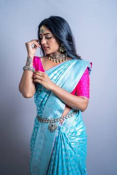 Eesha Rebba pics: விதவிதமாய்...அழகழகாய் புடவையில் போஸ் கொடுத்த ரெப்பா...!