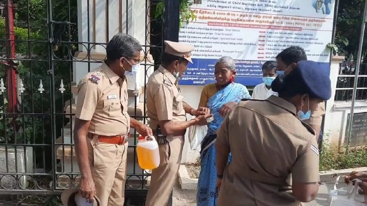 தருமபுரி ஆட்சியர் அலுவலகம் முன் இருவேறு பிரச்னைகளில் இரு பெண்கள் தீக்குளிக்க முயற்சி