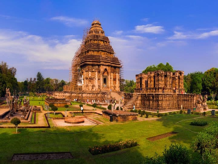 मंदिर को लेकर एक रहस्य भी है, जिसके बारे में कई इतिहासकारों ने जानकारी इक्ट्ठी की है. कहते हैं श्री कृष्ण के पुत्र साम्बा को कोढ़ हो गया था. रोग से मुक्त होने के लिए साम्बा ने चंद्रभागा नदी के तट पर 12 साल सूर्य देव की कठिन तपस्या की और सूर्य देव को प्रसन्न किया.